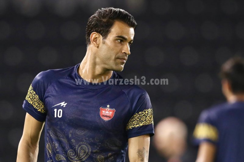 نیمکت عجیب پرسپولیس: بیدفاع و پر از هافبک!