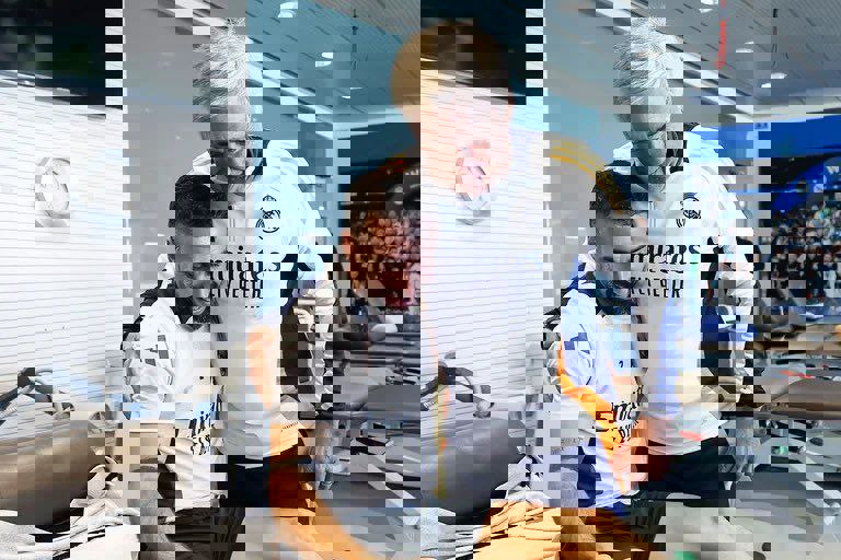2097900