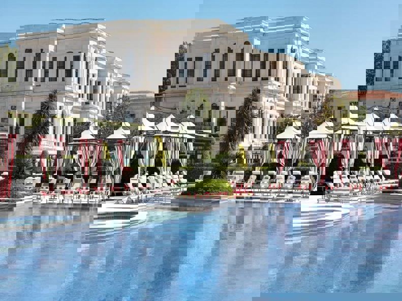 2098118