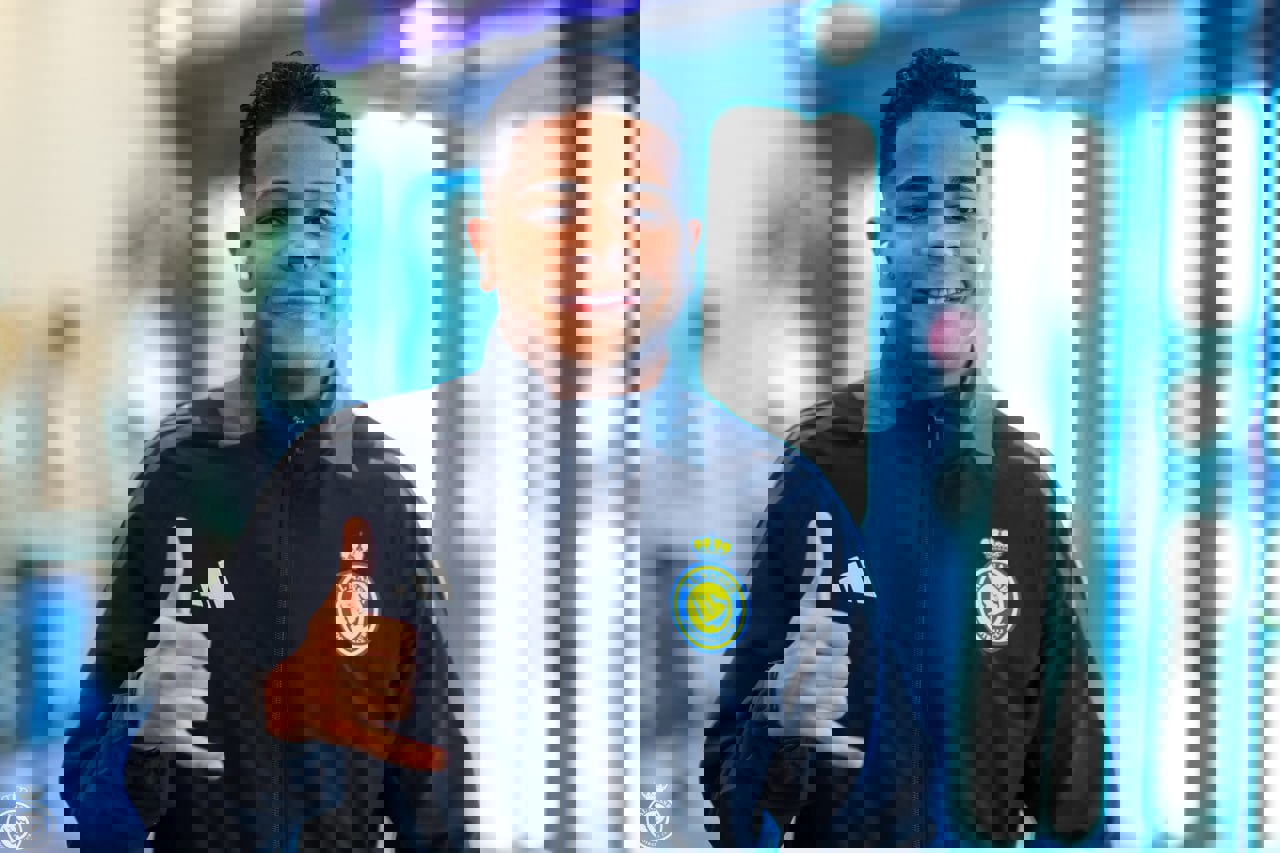2098352