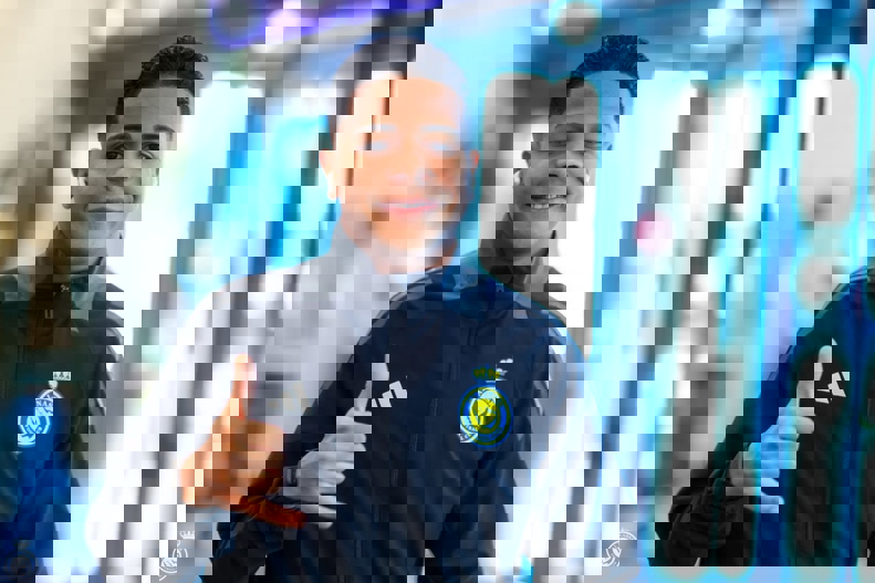 2098352