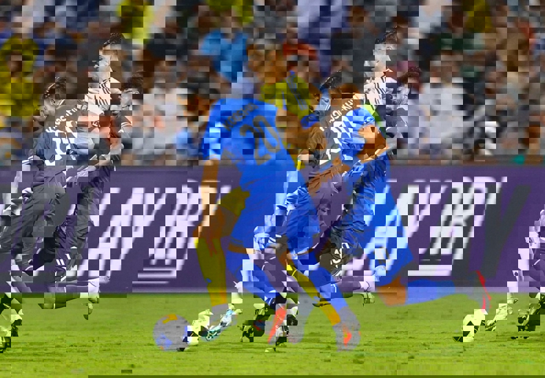 2098854
