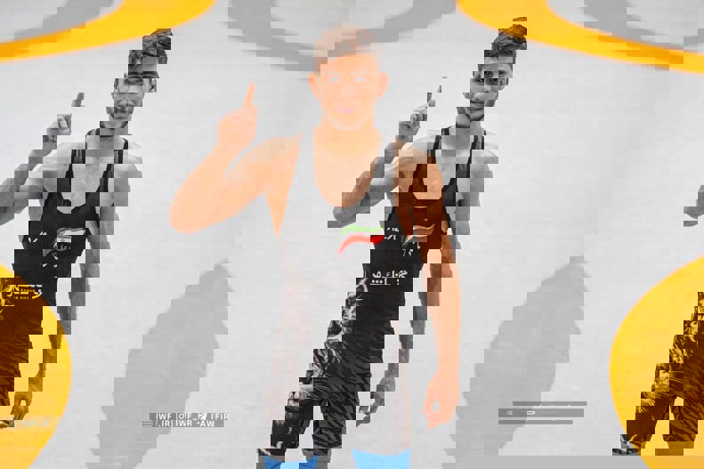2098818