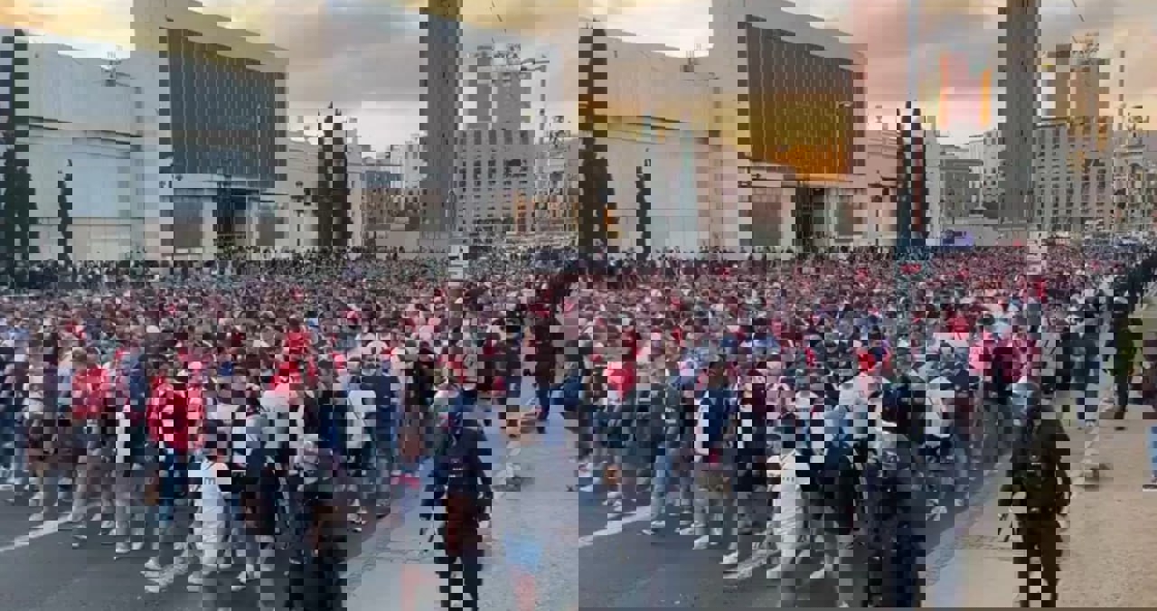 2099318
