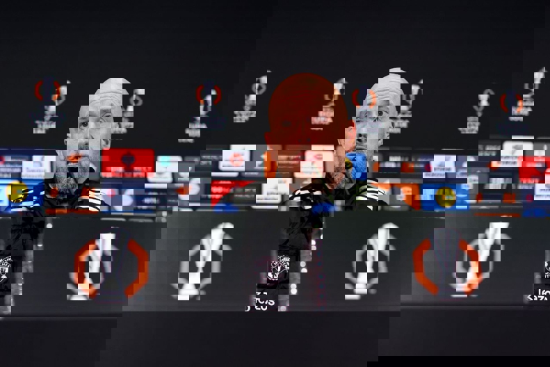 2099798