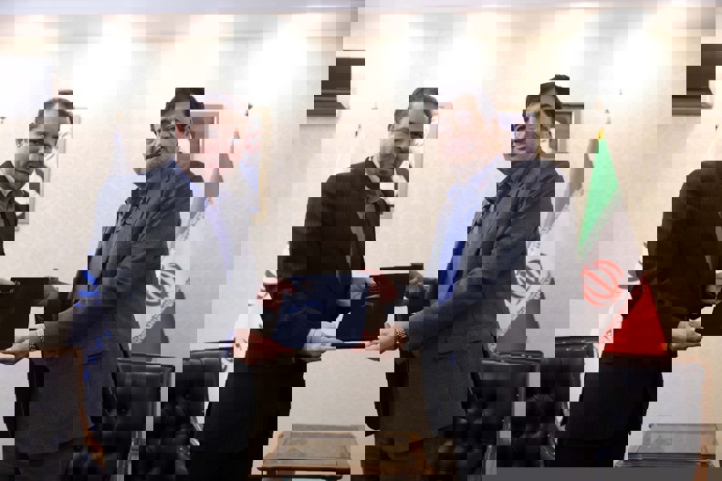2100529