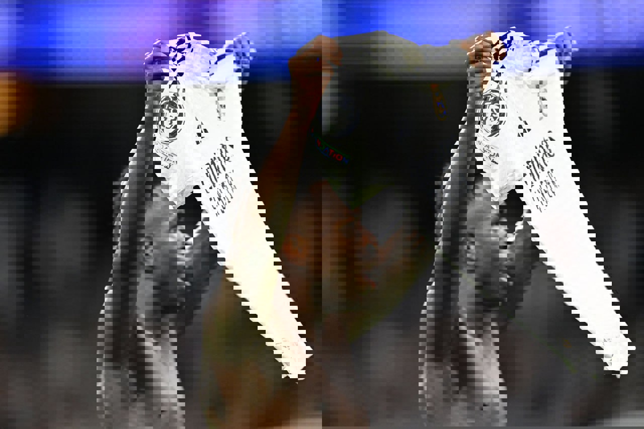 2100573