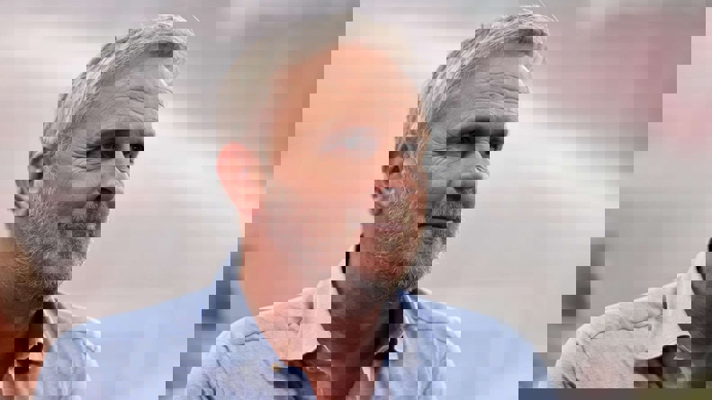 2101381