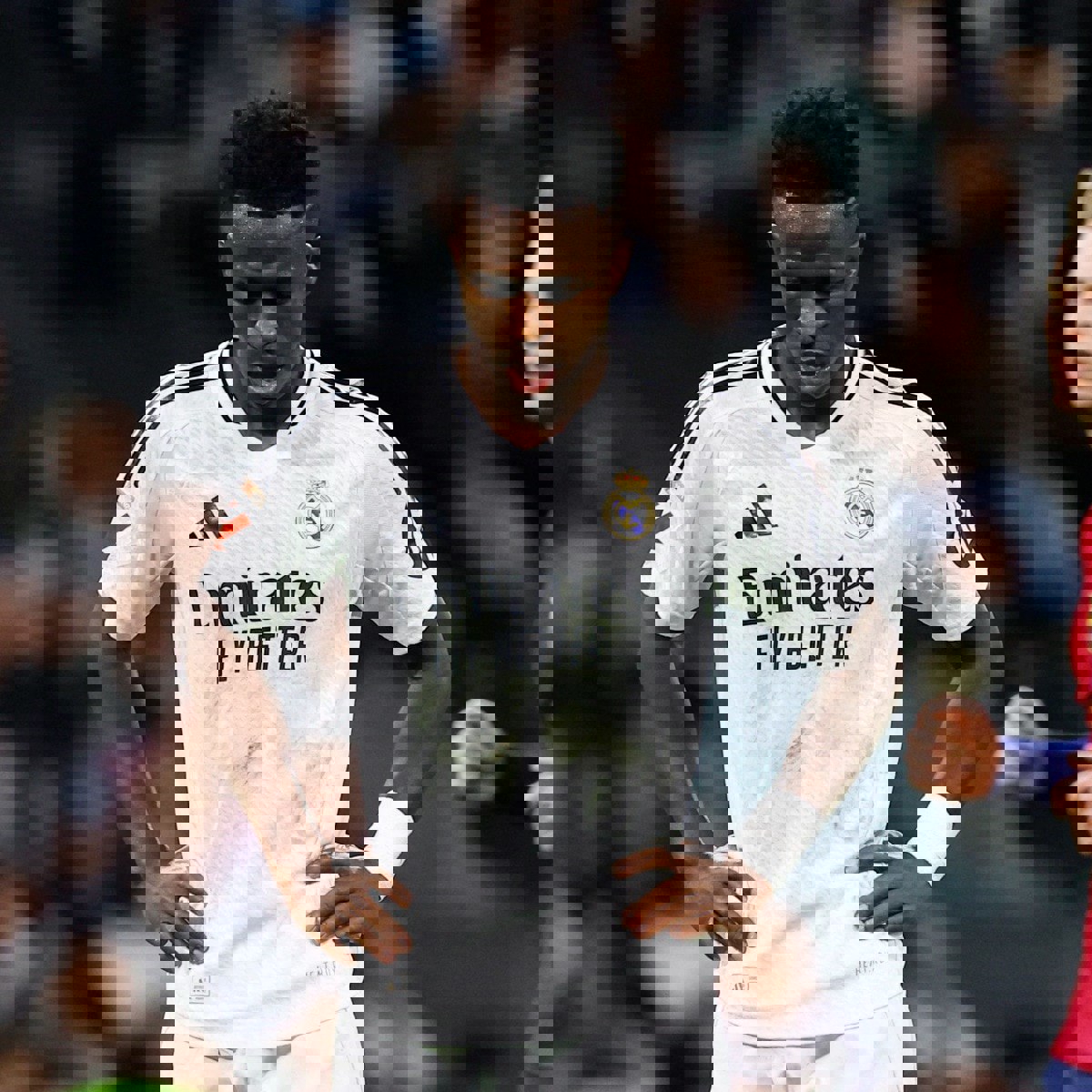 2101883