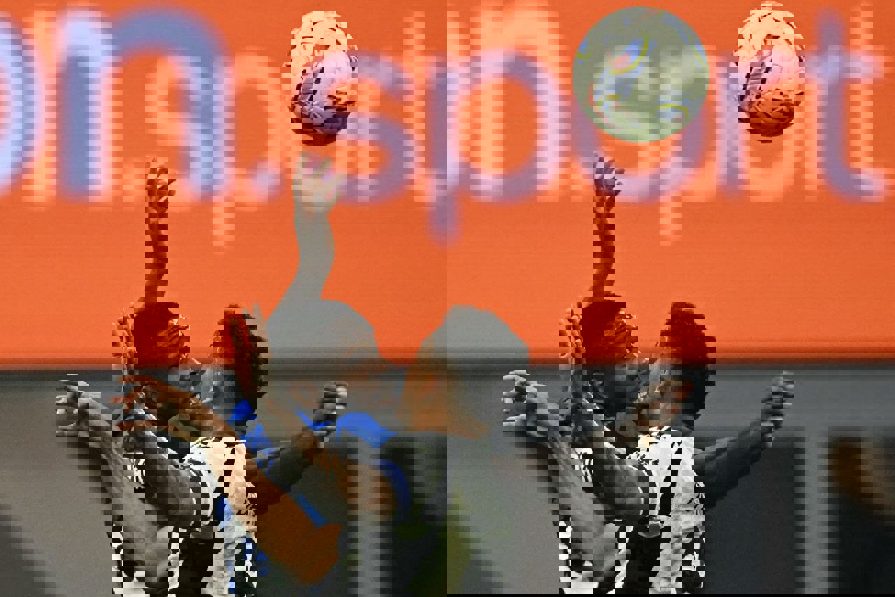 2101859