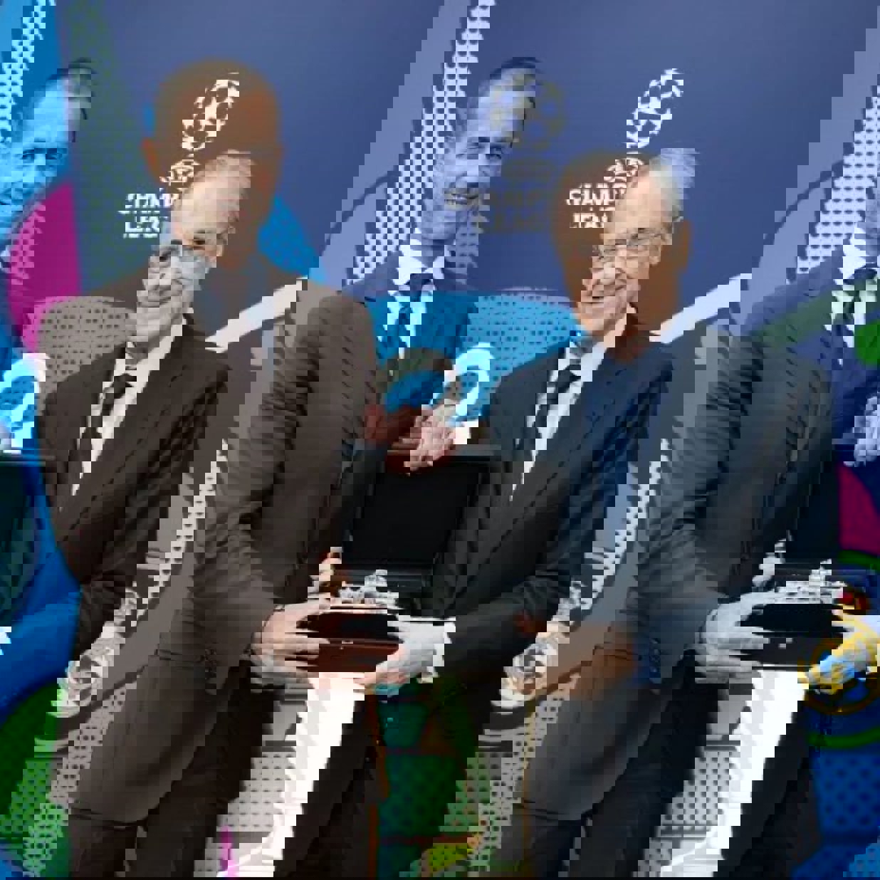 2102174