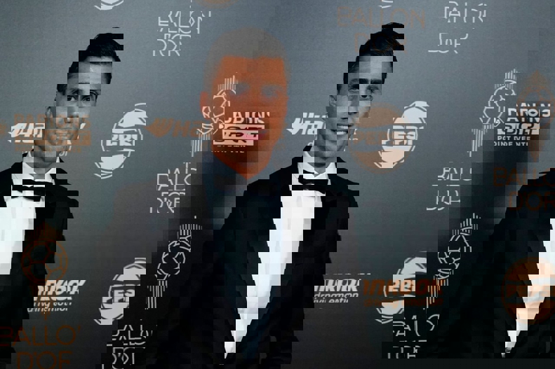2102256