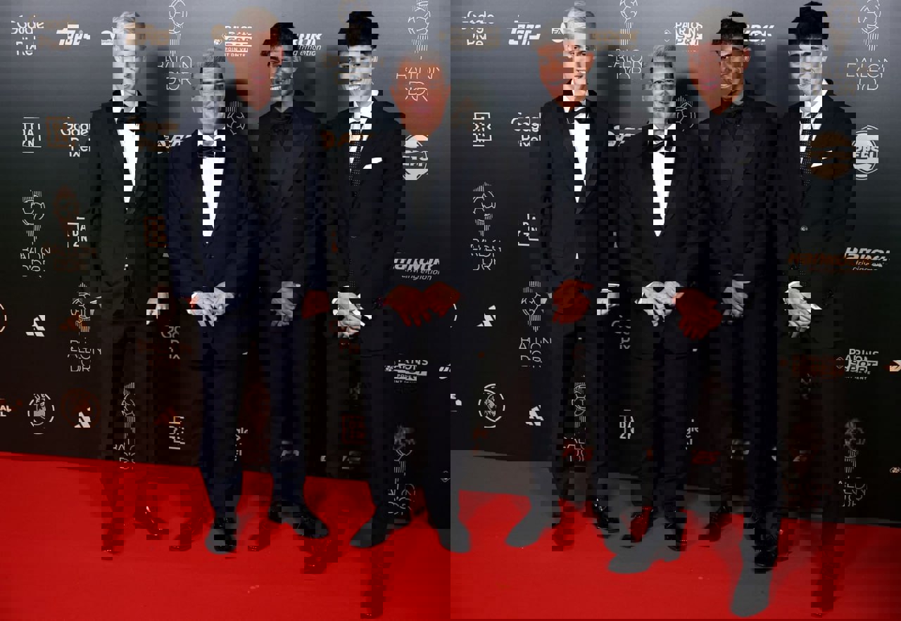2102382