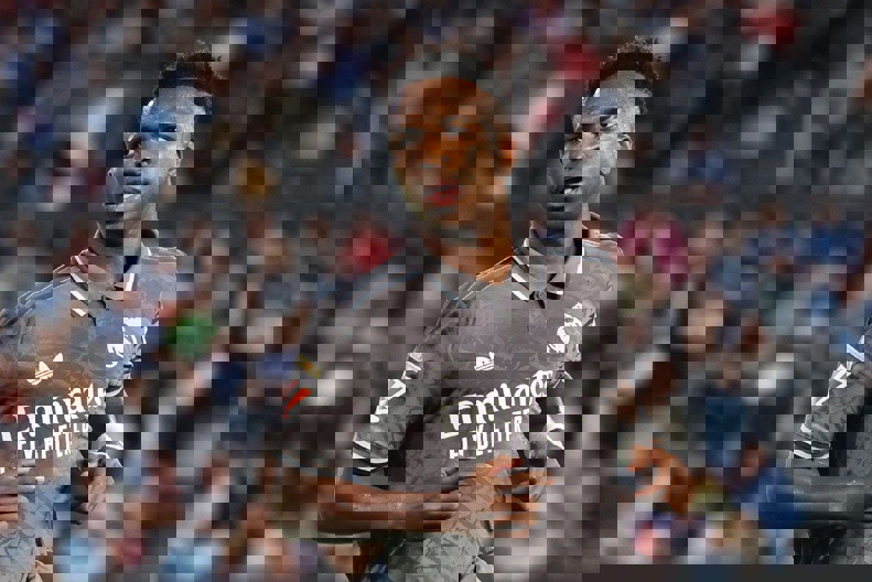 2102590
