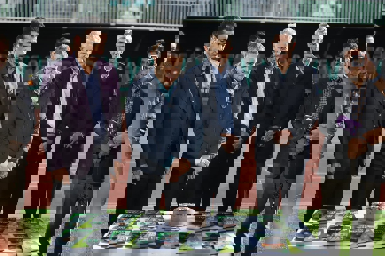 2102916
