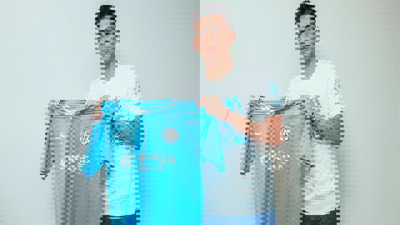 2102821