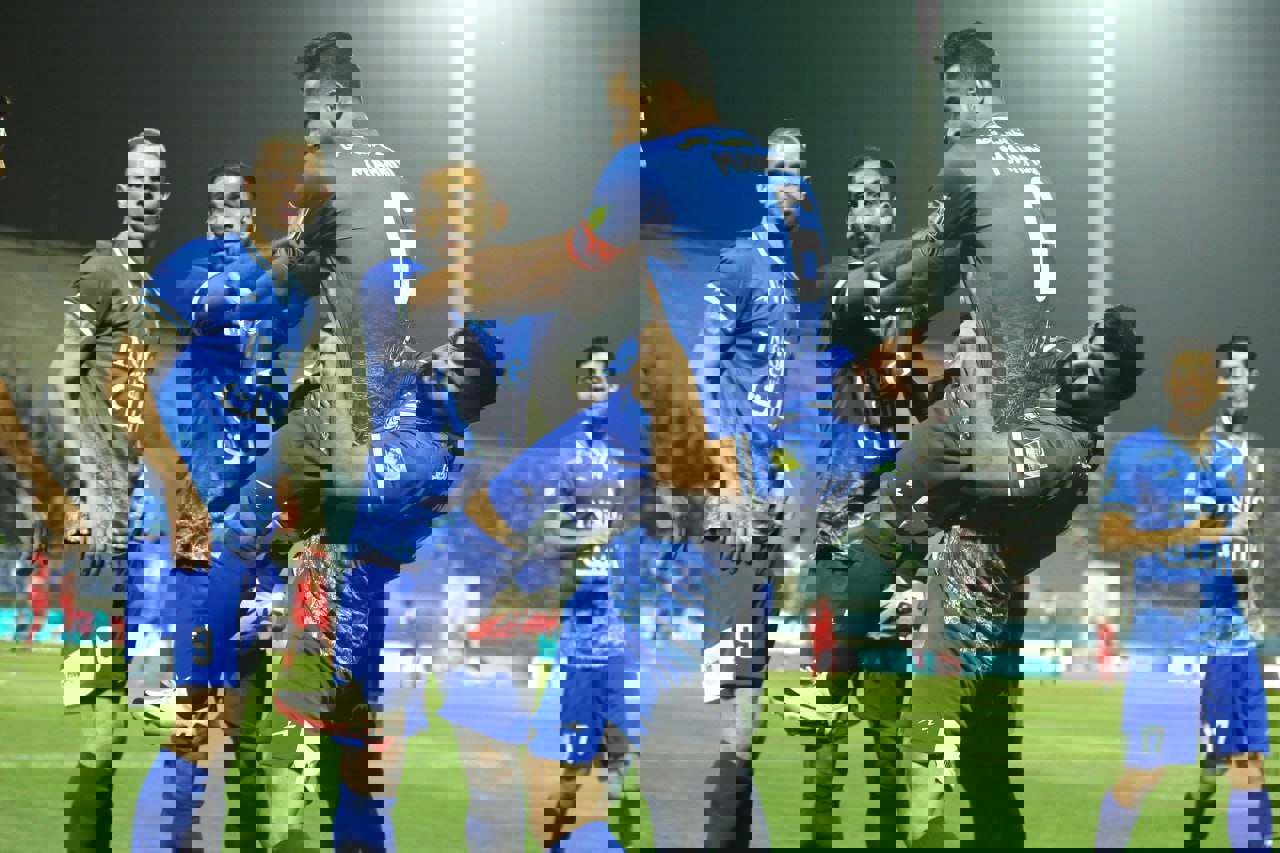 2103218