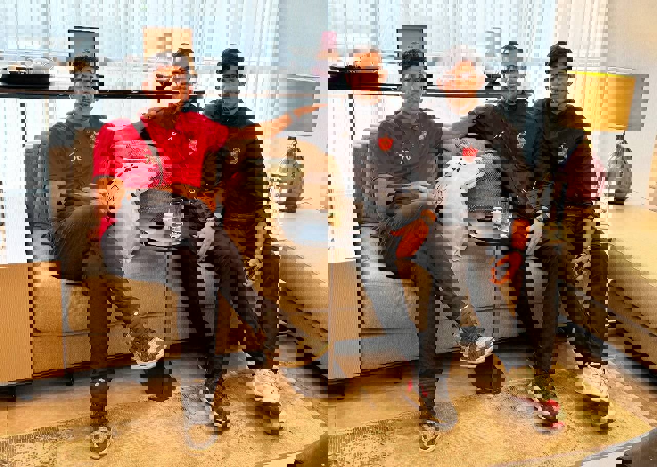 2103272