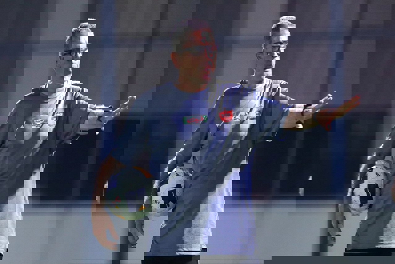 2103562