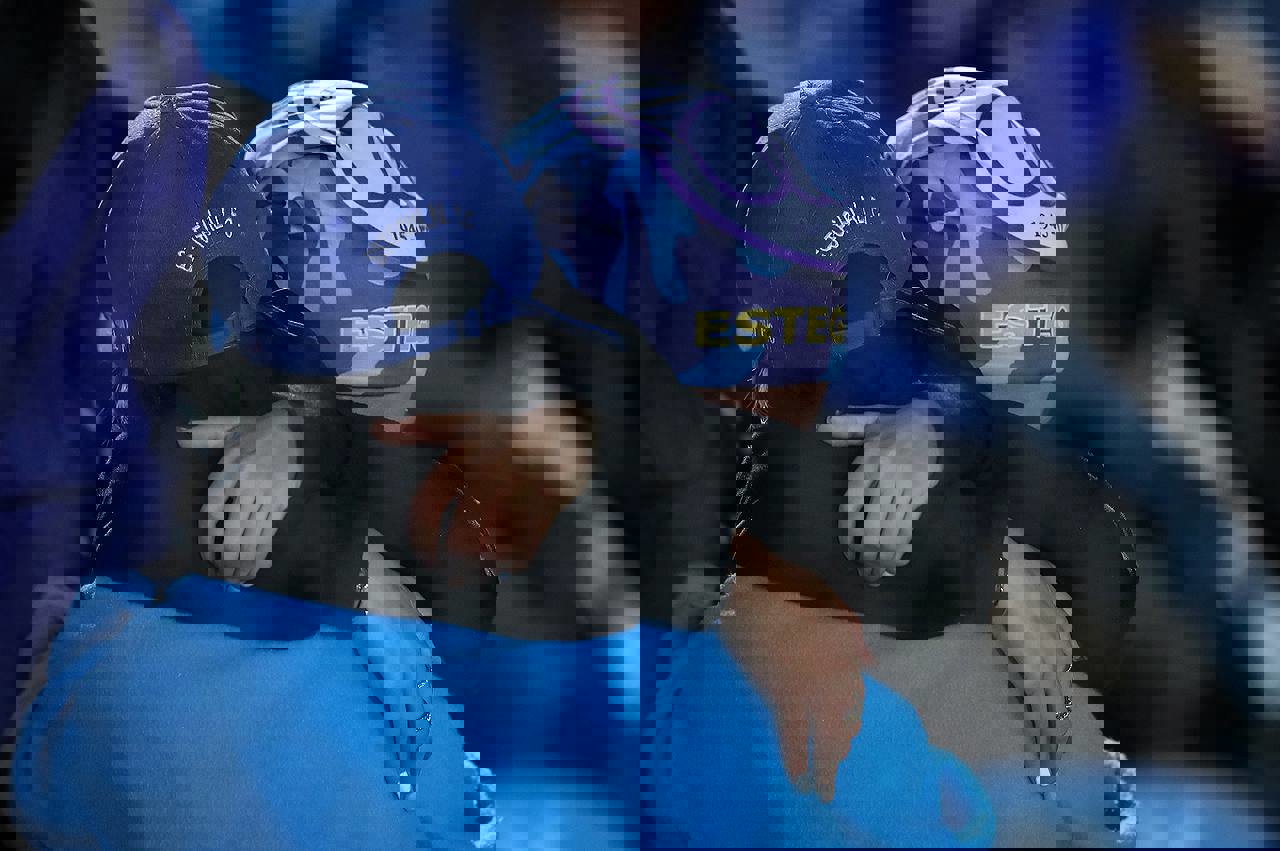 2103560