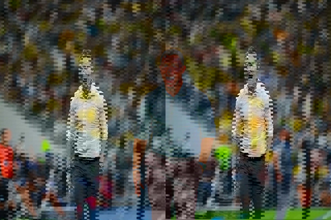 2103682