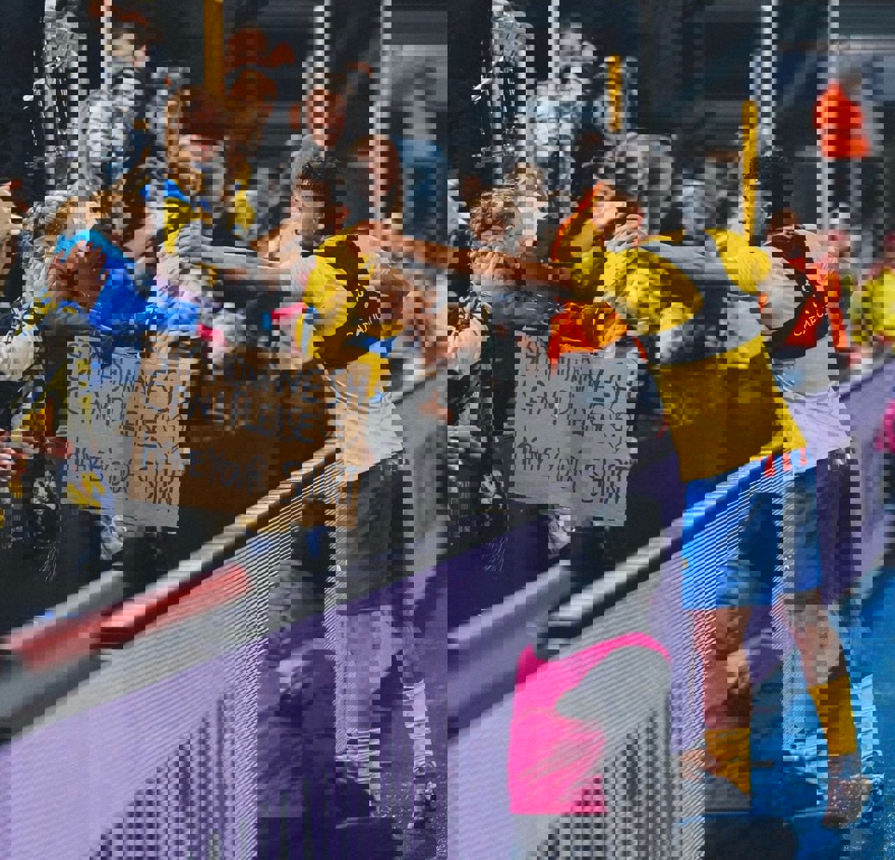 2104374