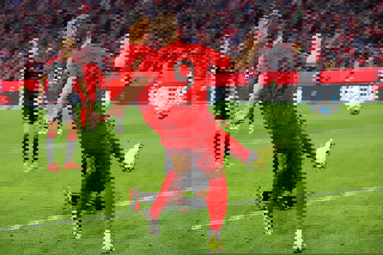 2104361