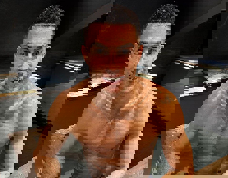 2104550