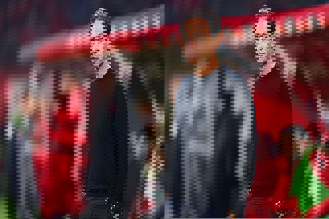 2104618