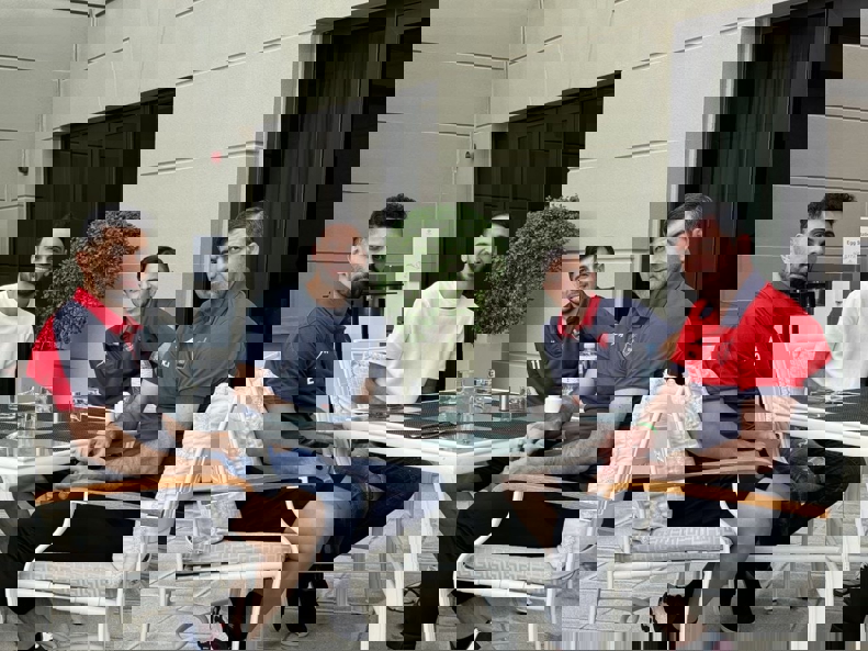 2104668