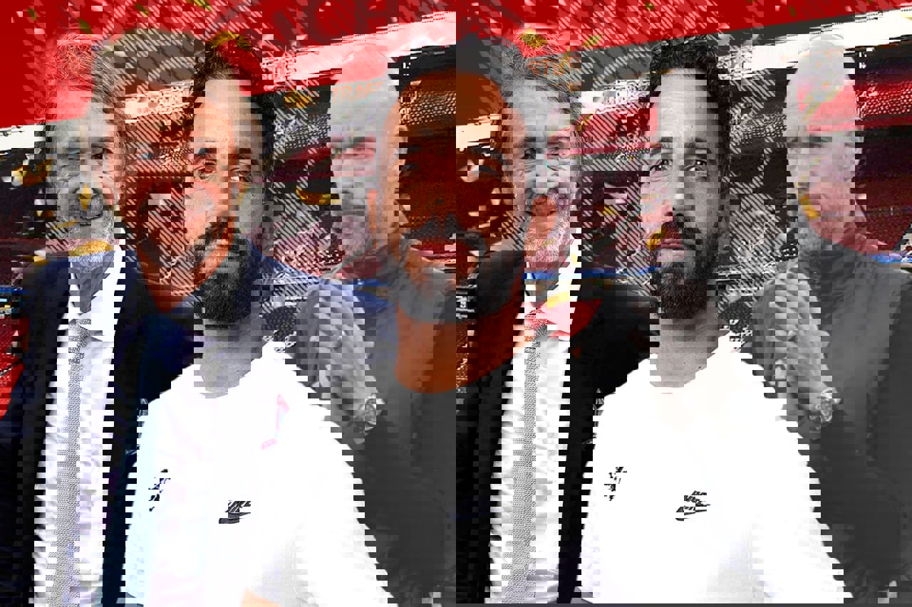 2104702