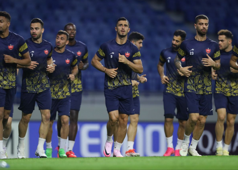 لوکاس در نقش دندان عاریهای پرسپولیس