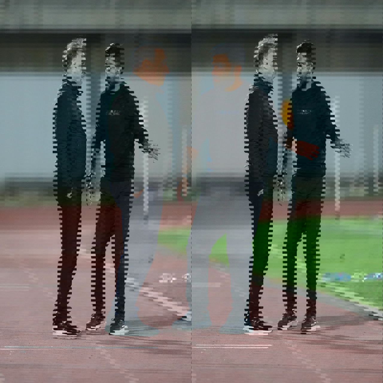 2105243
