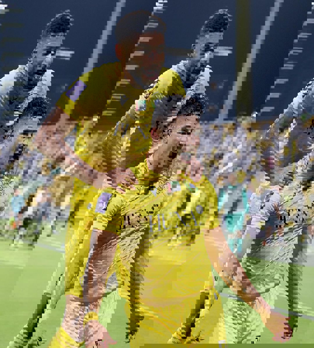 2105272