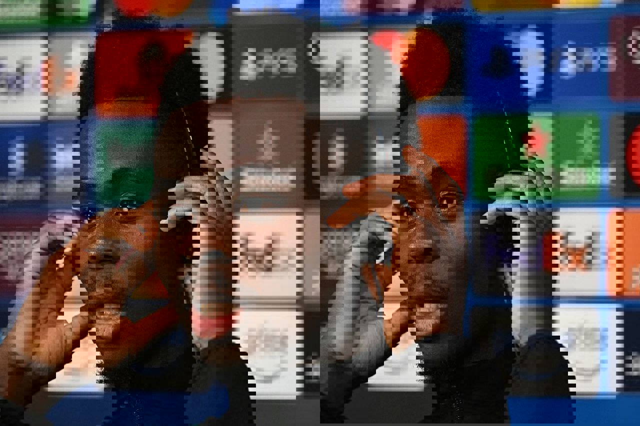 2105785