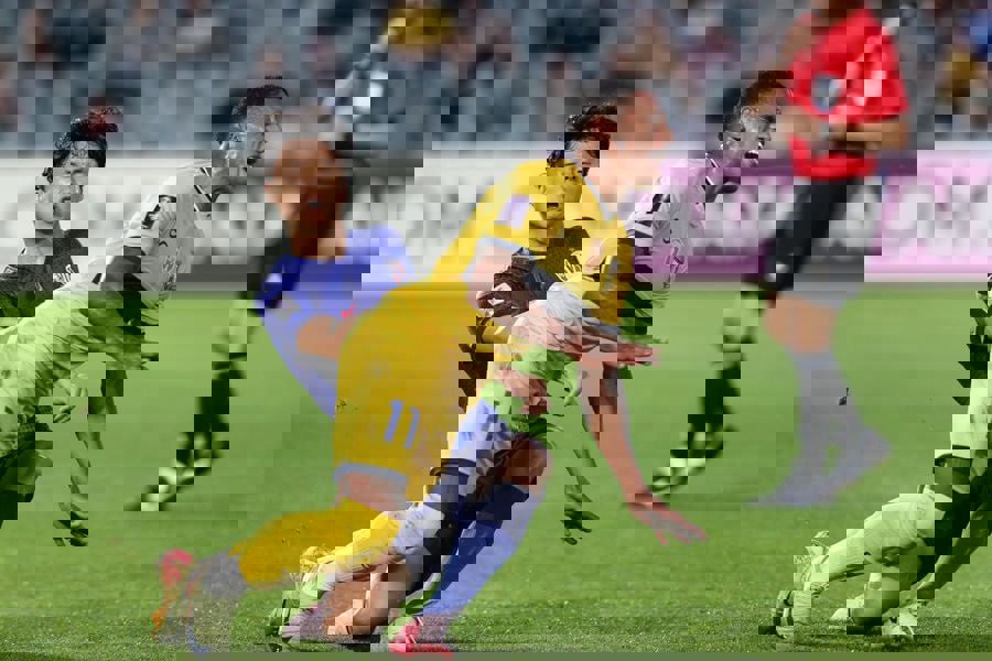 2105587
