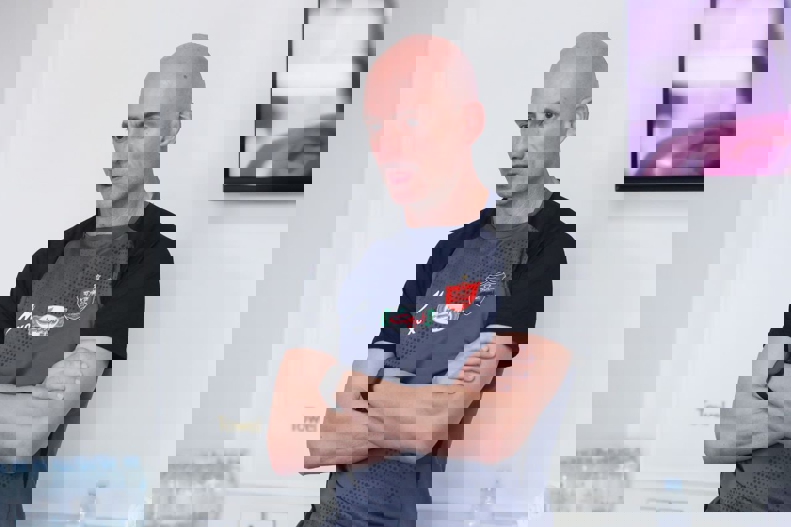 2105572