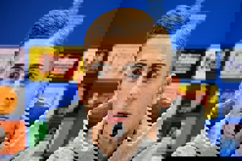 2105744