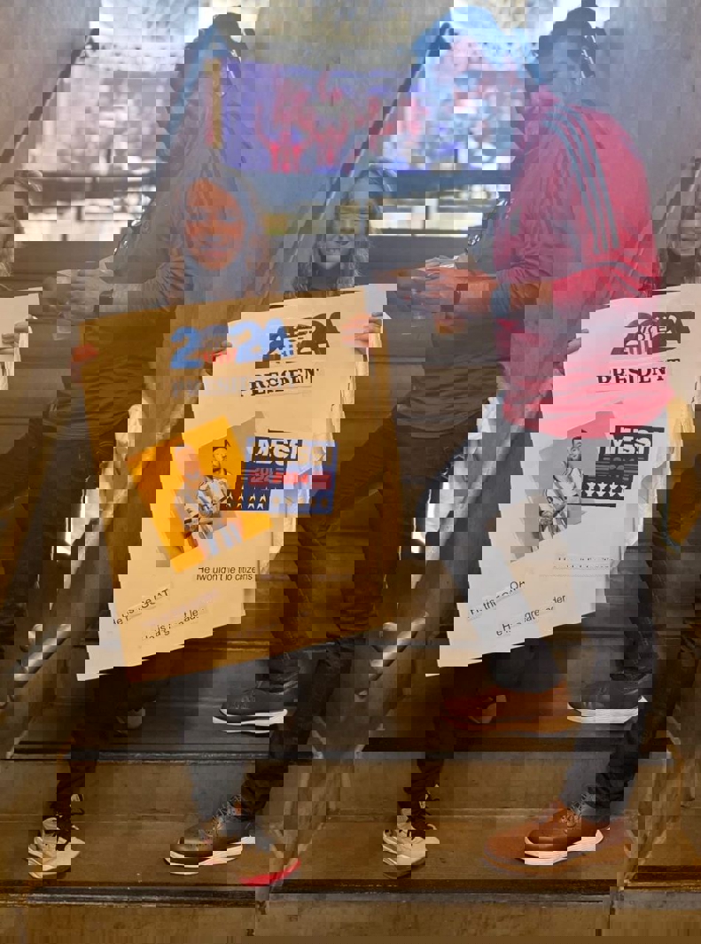 2105772