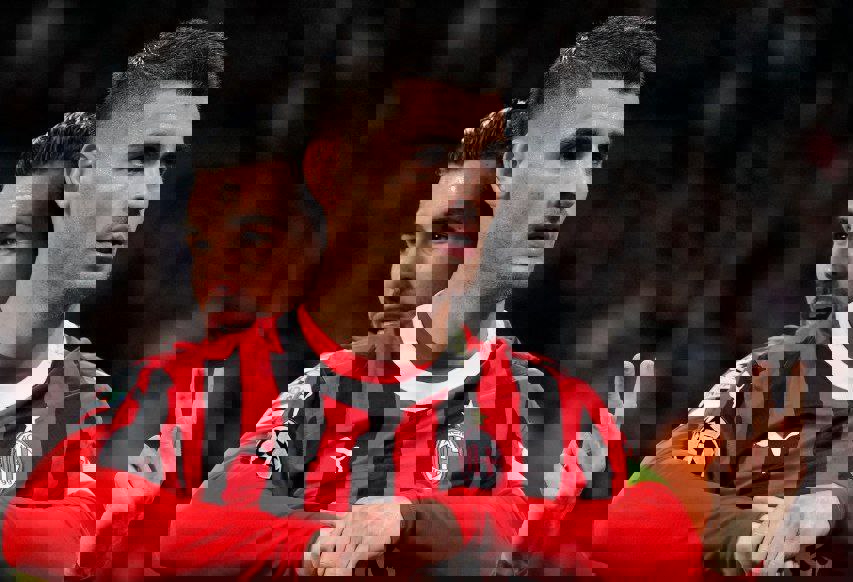 2105898