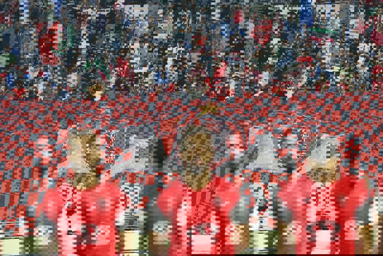 2105884