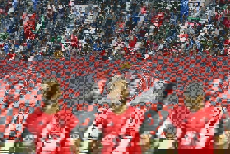 2105884