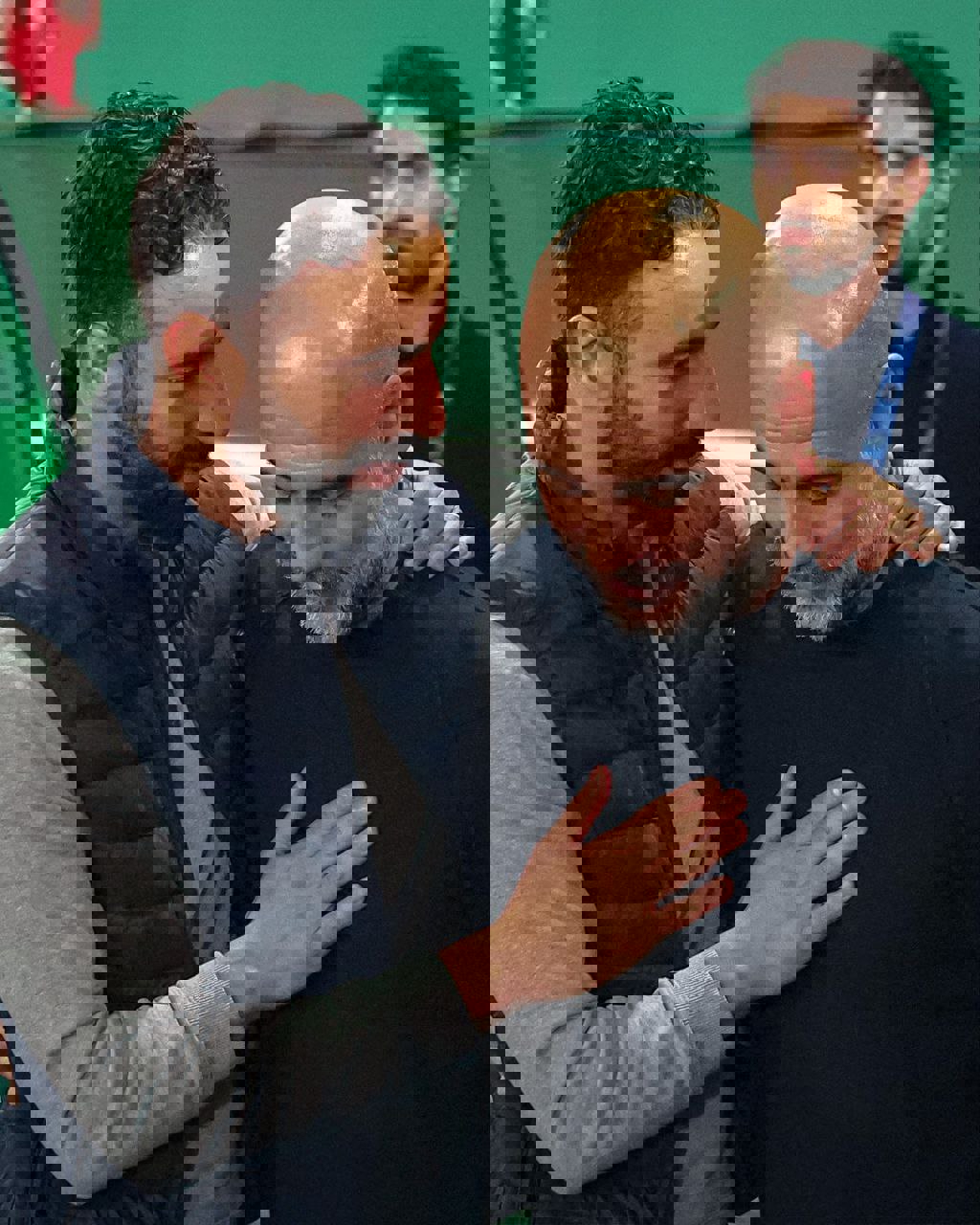 2105918