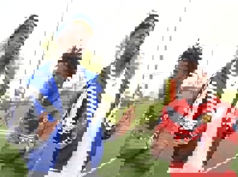 2105806