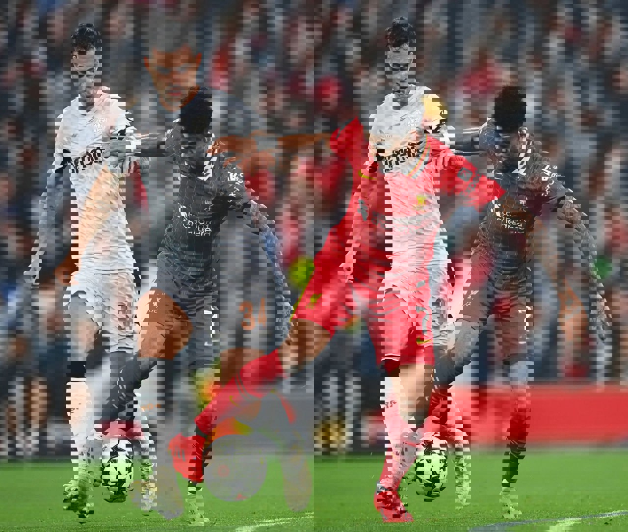 2105981