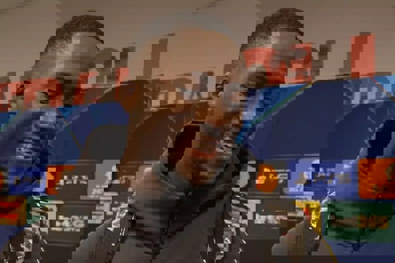 2106085