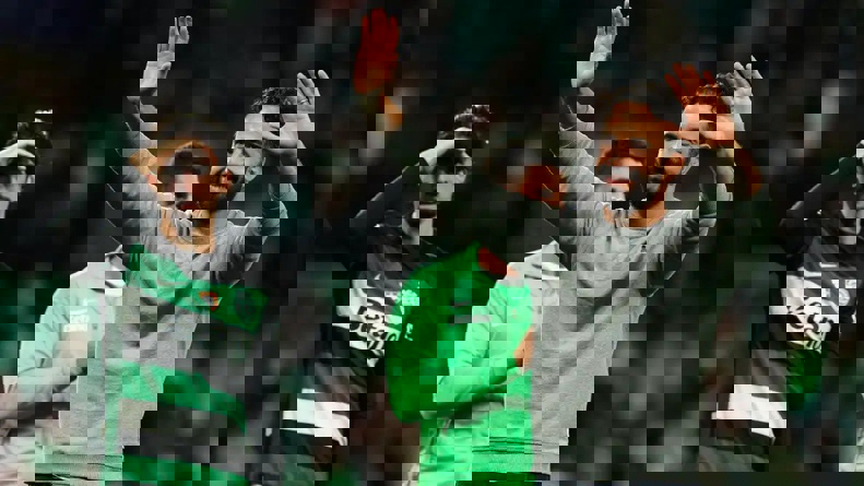 2105998