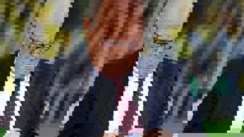2106932