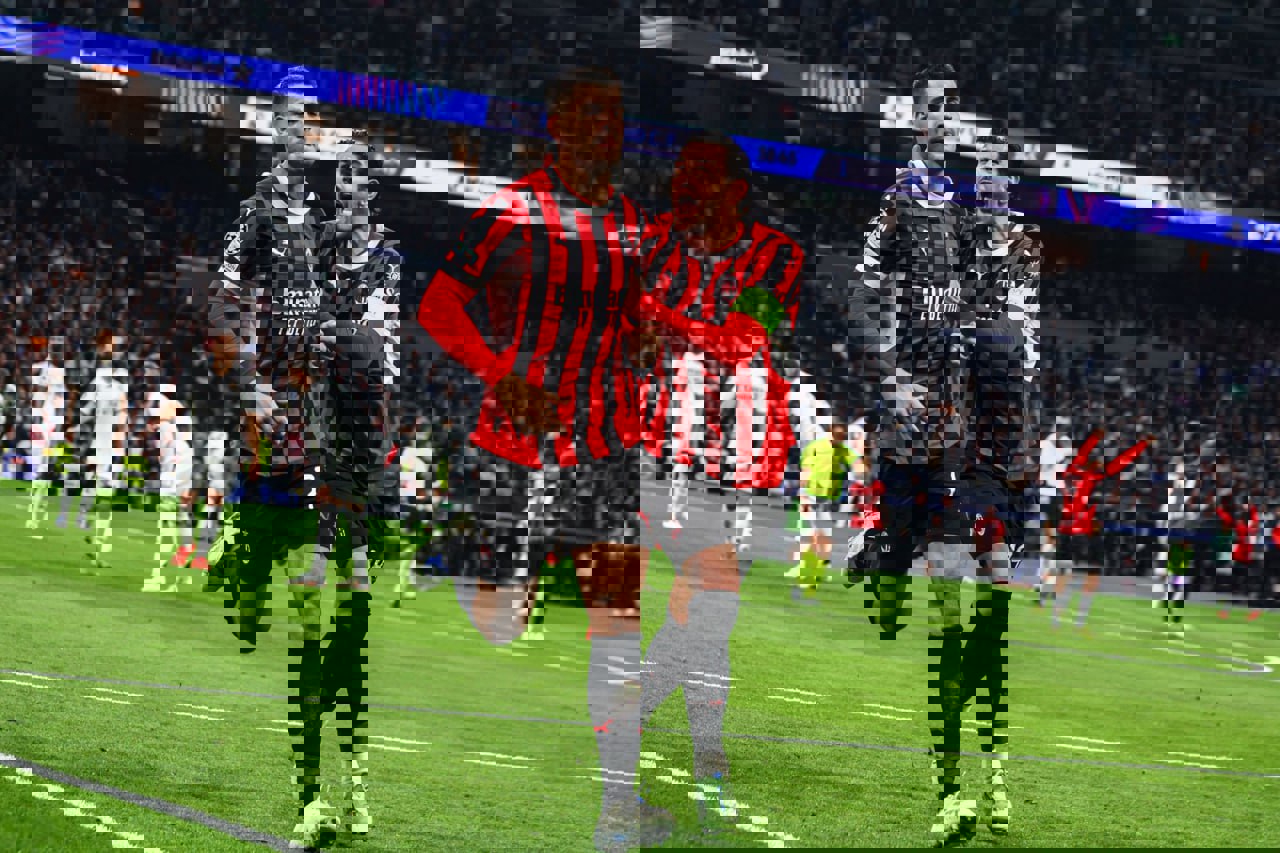 2106811