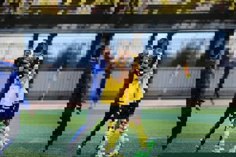 2106878